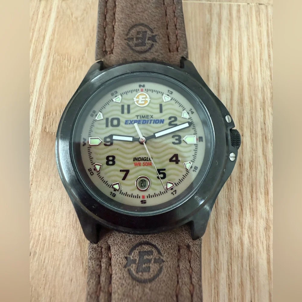 Timex expedition mens brown leather field watch NEW BATTERY